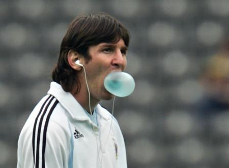 Messi et sa bubble-balle! lol!